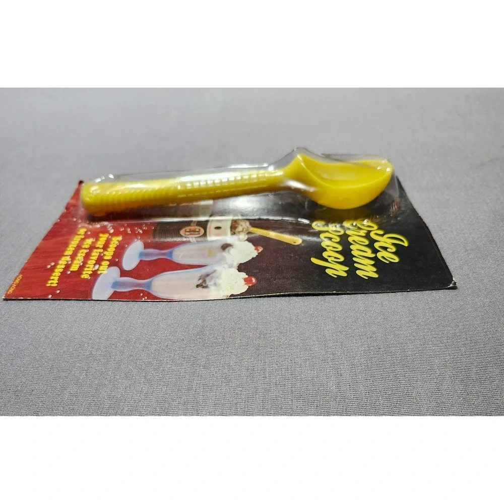 Vintage Ice Cream Yellow Plastic Scoop New Baskin Robbins 31 Flavors 1970's